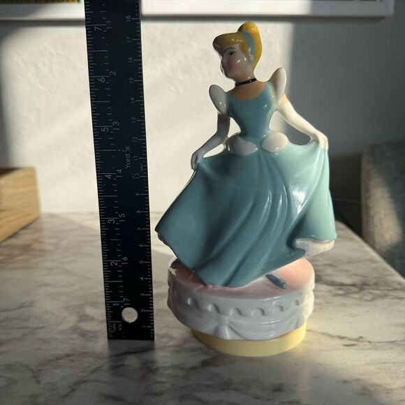 Disney Cinderella Vintage Music Player Machine - Picture 2 of 8